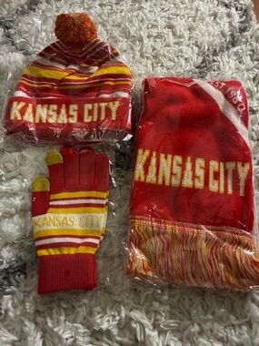 Kansas City Red & Yellow Winter Hat, Scarf & Gloves Set